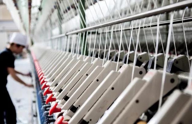 訂單減少50% 開機率達到低位，限電或?qū)⒕硗林貋?，多地電價最高上漲70%，紡織人的春天何時到來？